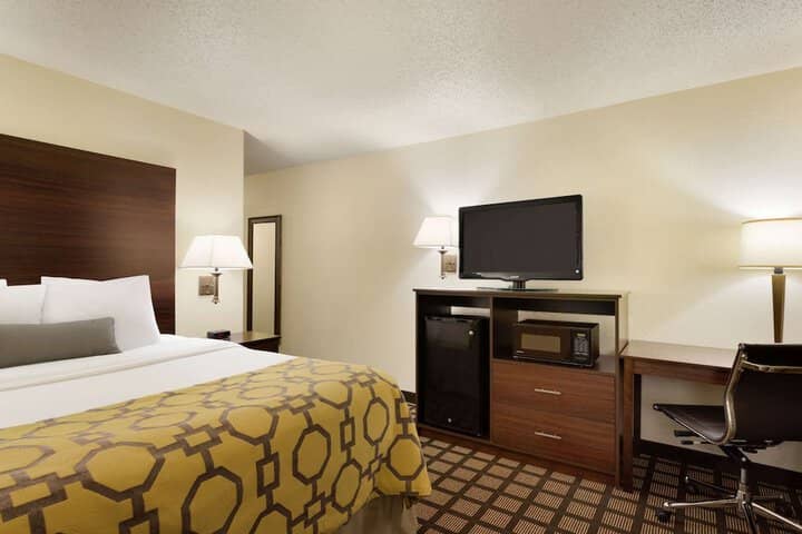 Room 5 of 16