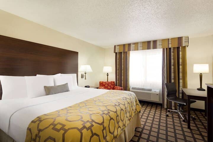 Room 4 of 16
